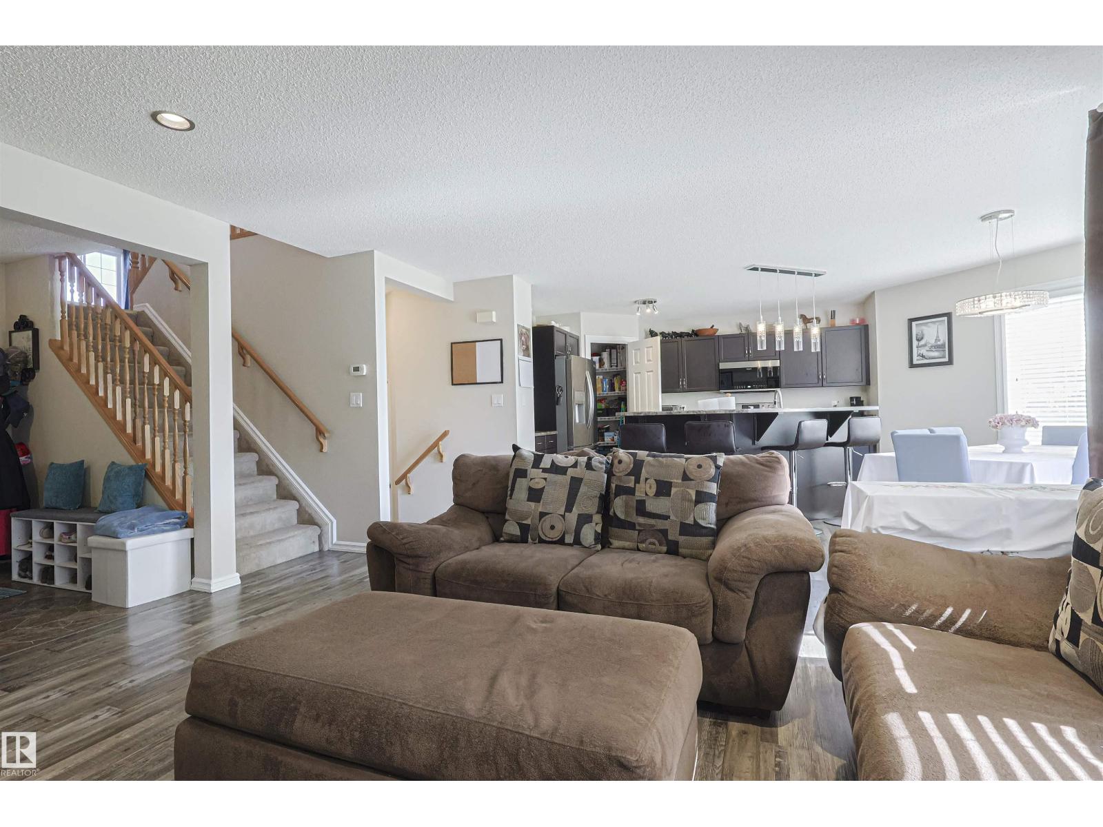 Photo 3 of 3242 23 St Nw, Edmonton AB