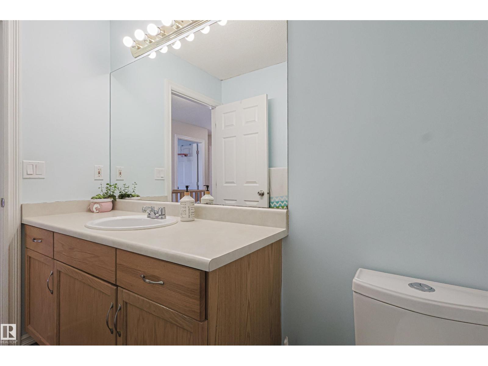 Photo 9 of 3242 23 St Nw, Edmonton AB