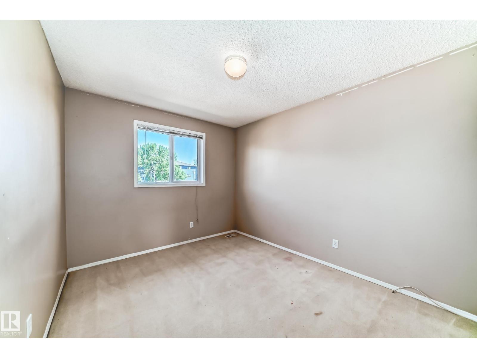 Photo 26 of 25 345 Kirkness Rd Nw, Edmonton AB