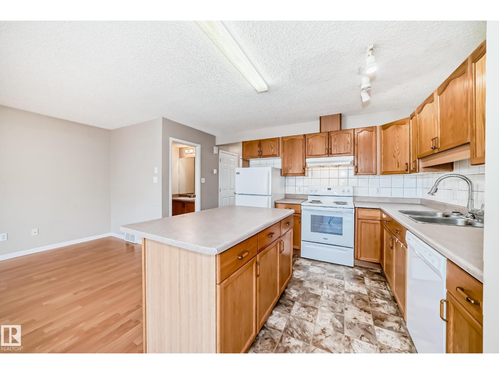 Photo 8 of 25 345 Kirkness Rd Nw, Edmonton AB