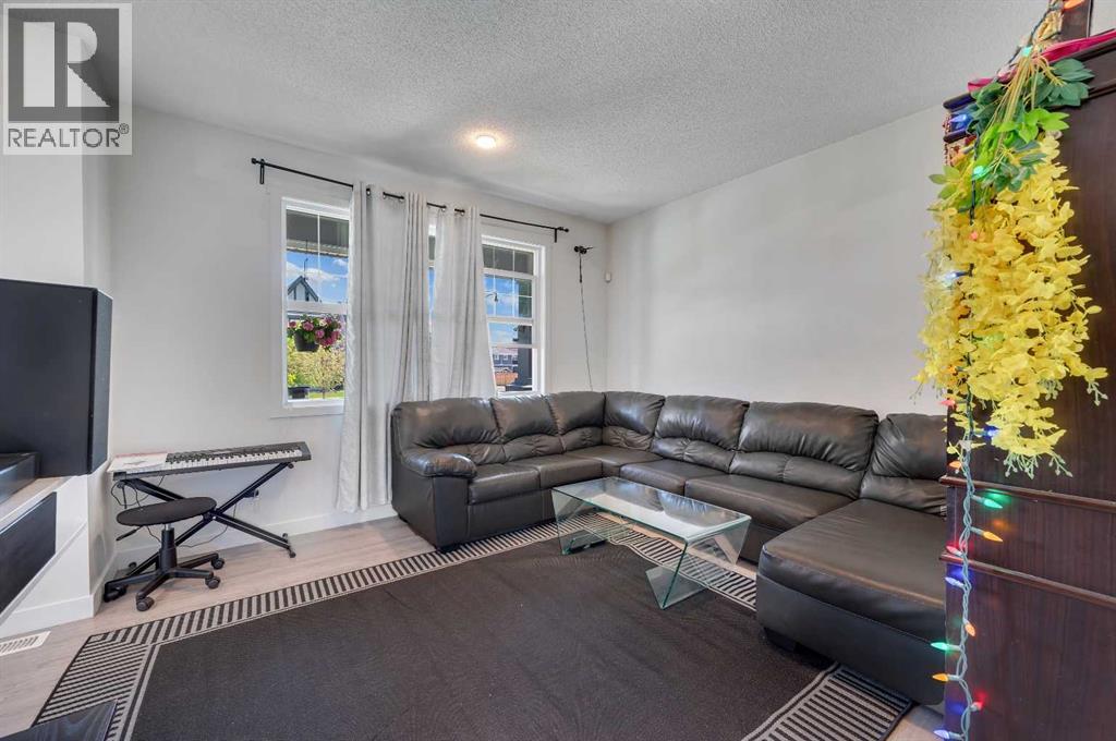 Photo 11 of 239 Sundown Road, Cochrane AB