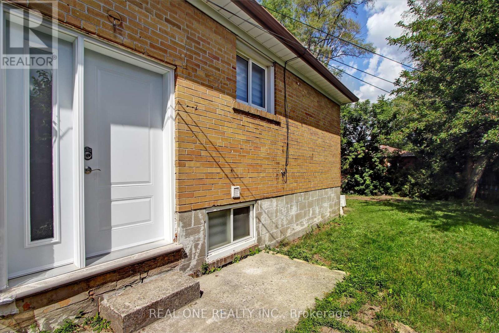 Photo 11 of Basement 136 Waterloo Avenue, Toronto ON