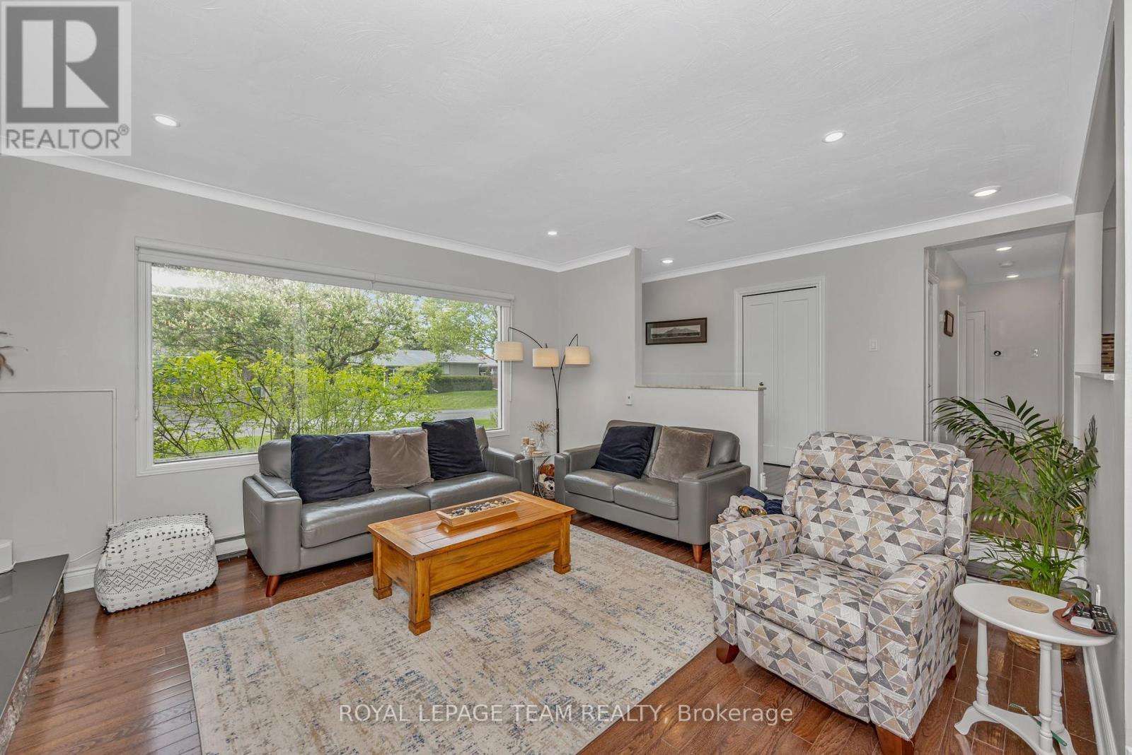 Photo 10 of 50 Aero Drive, Ottawa ON