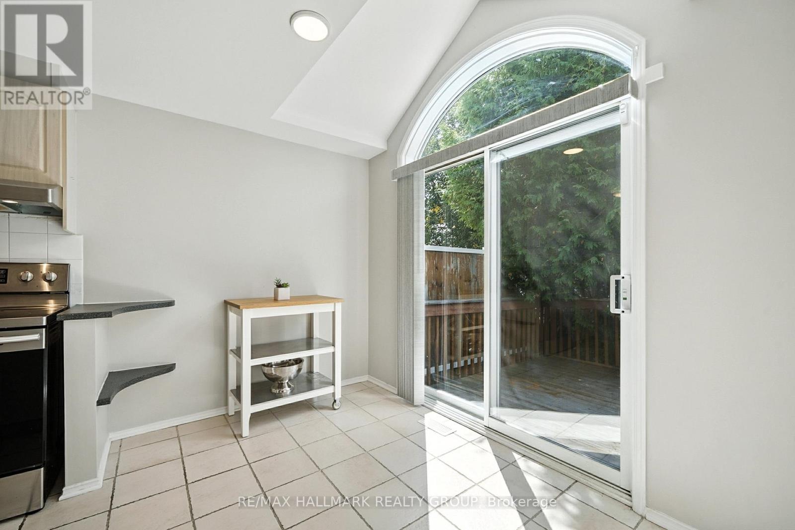 Photo 4 of 6272 Sablewood Place, Ottawa ON