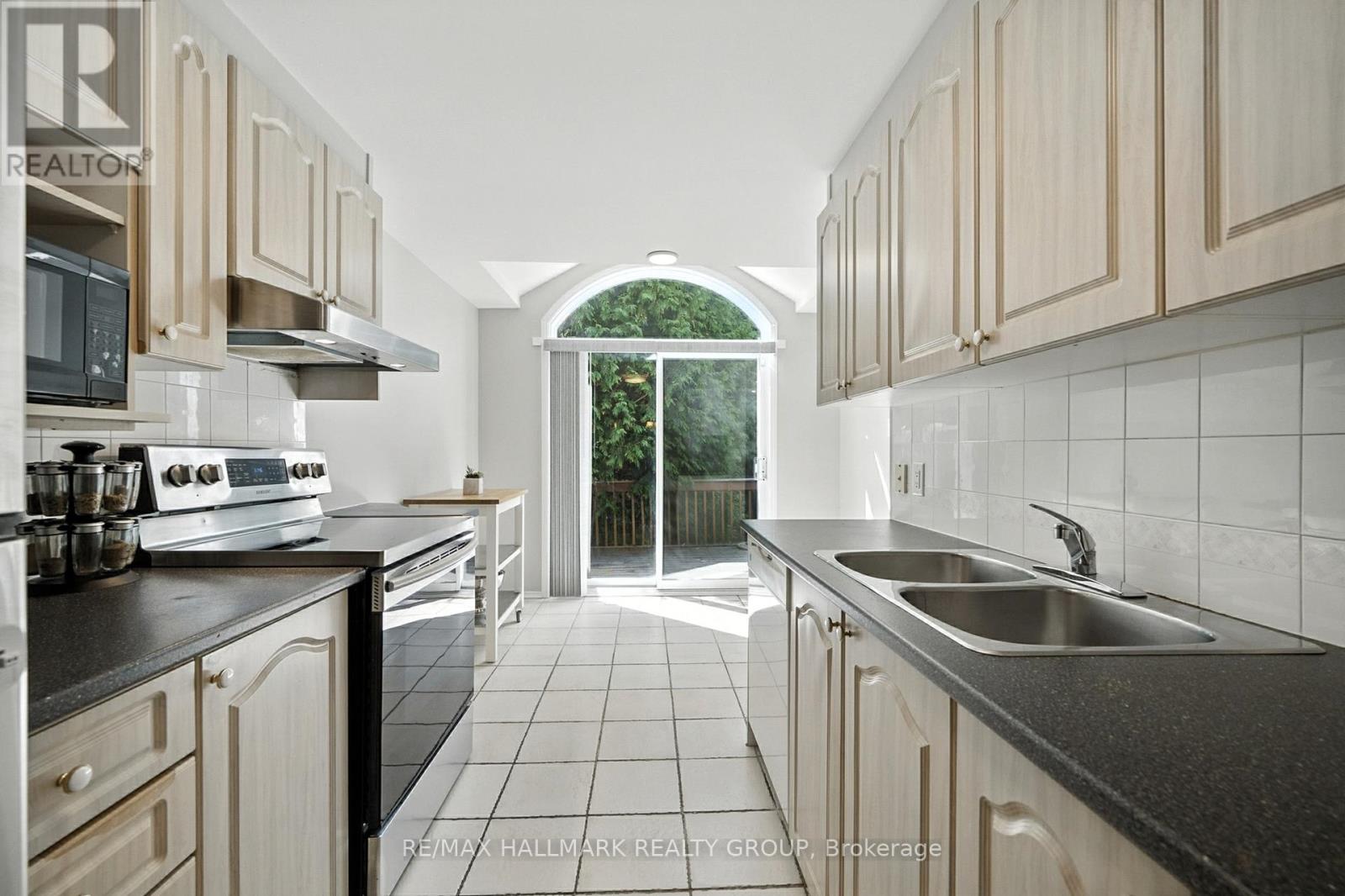 Photo 5 of 6272 Sablewood Place, Ottawa ON