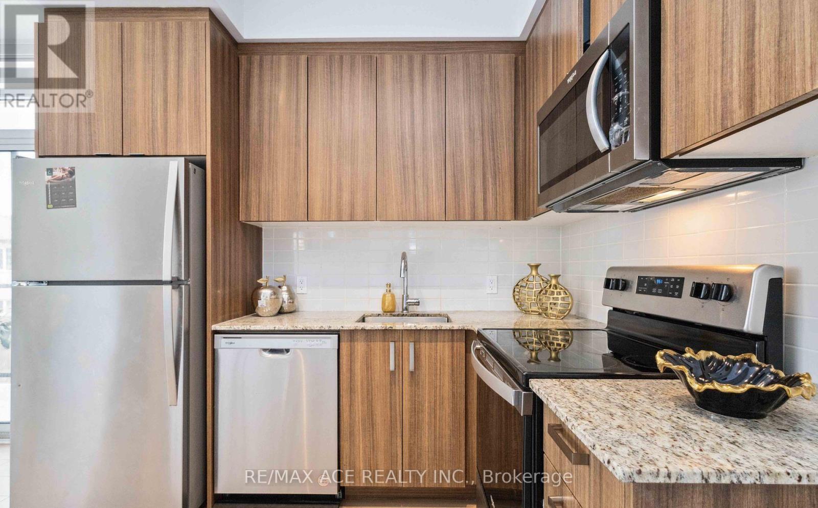 Photo 26 of 204 1010 Dundas Street E, Whitby ON