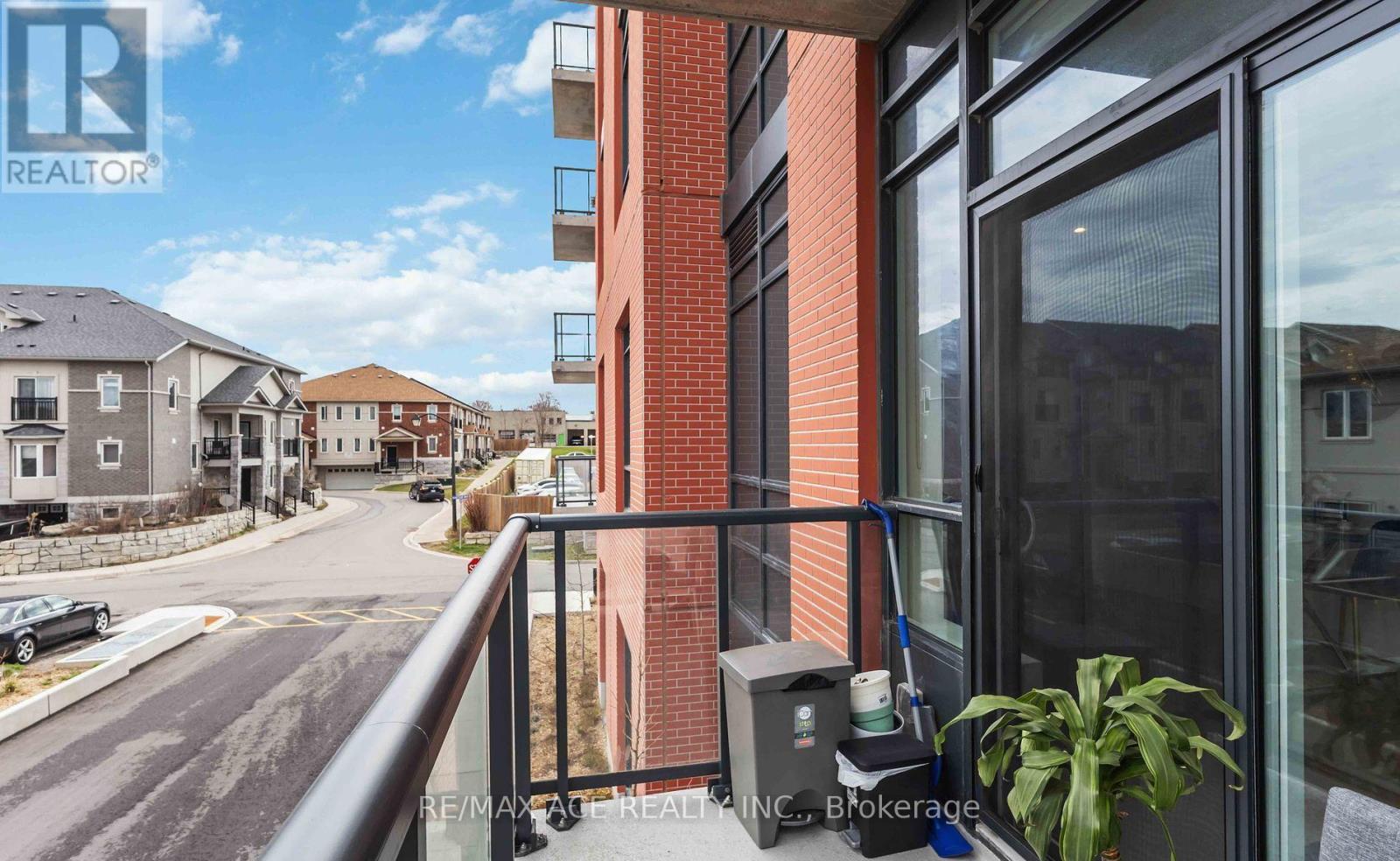 Photo 3 of 204 1010 Dundas Street E, Whitby ON