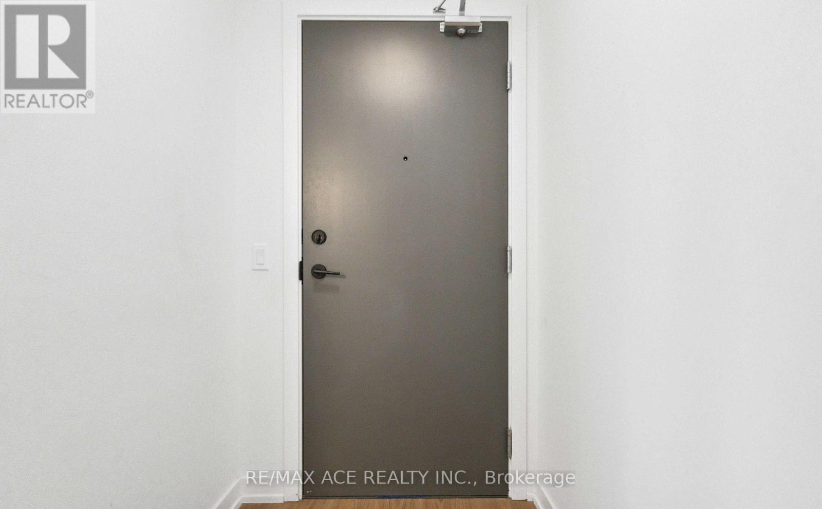 Photo 9 of 204 1010 Dundas Street E, Whitby ON