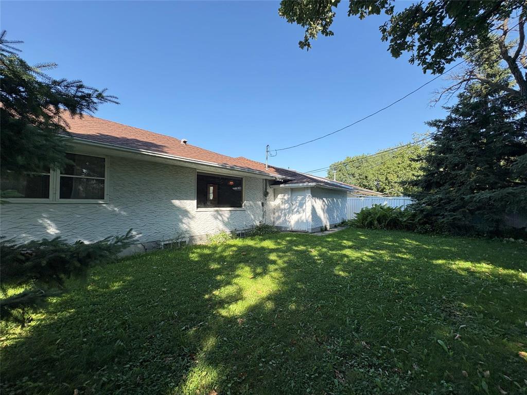 Photo 4 of 190 Palliser Avenue, Winnipeg MB