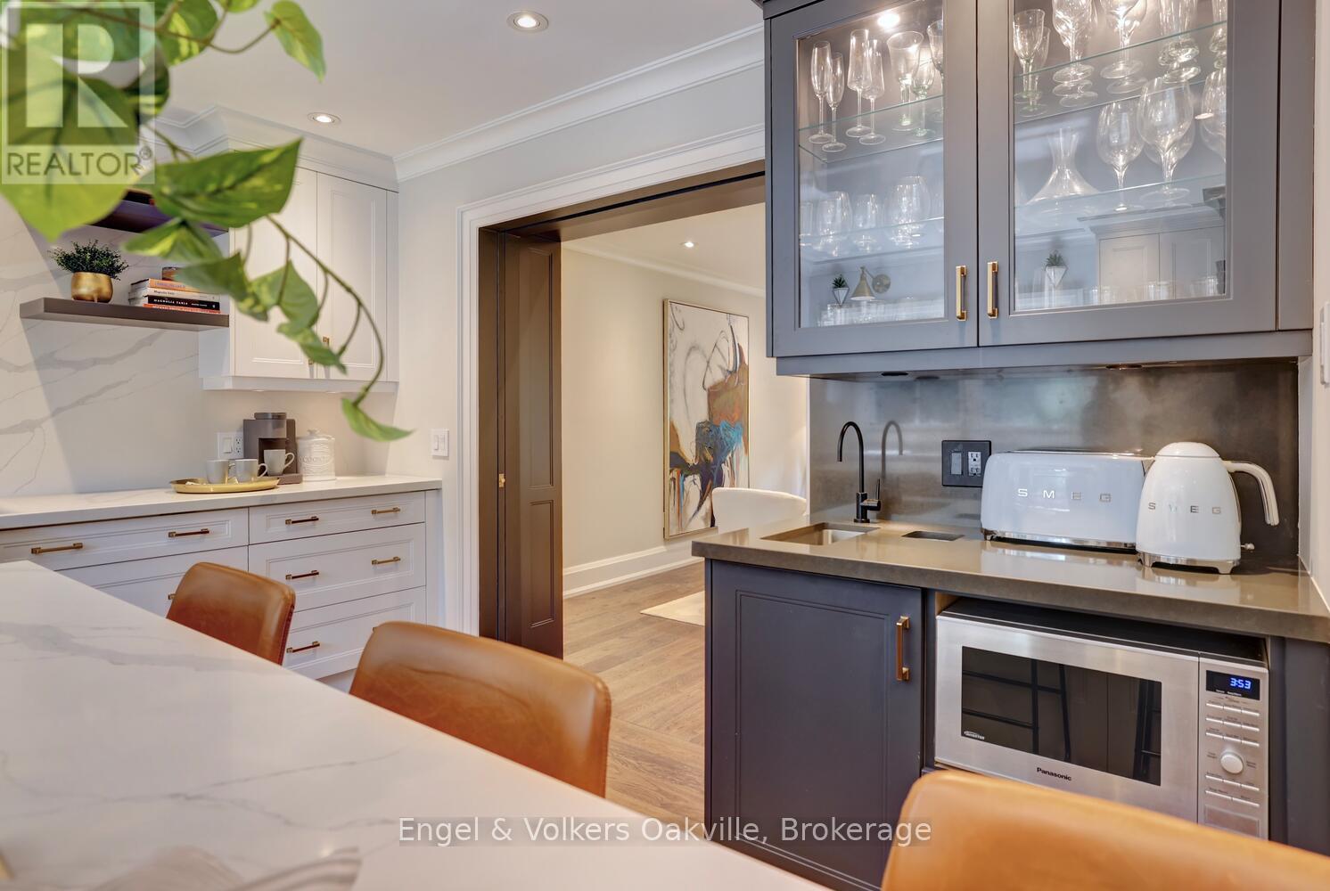 Photo 45 of 262 Vinova Court, Oakville ON
