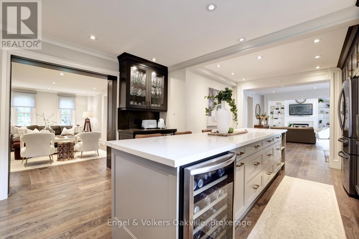 Photo 19 of 262 Vinova Court, Oakville ON