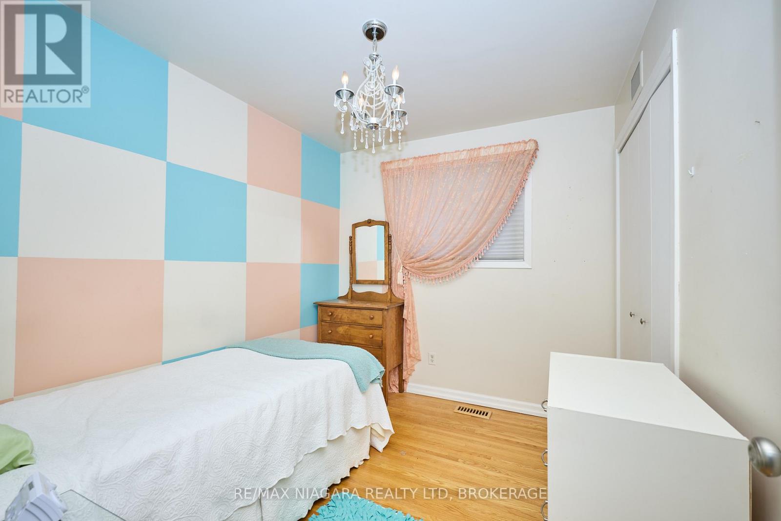 Photo 16 of 68 Acadia Crescent, St Catharines ON