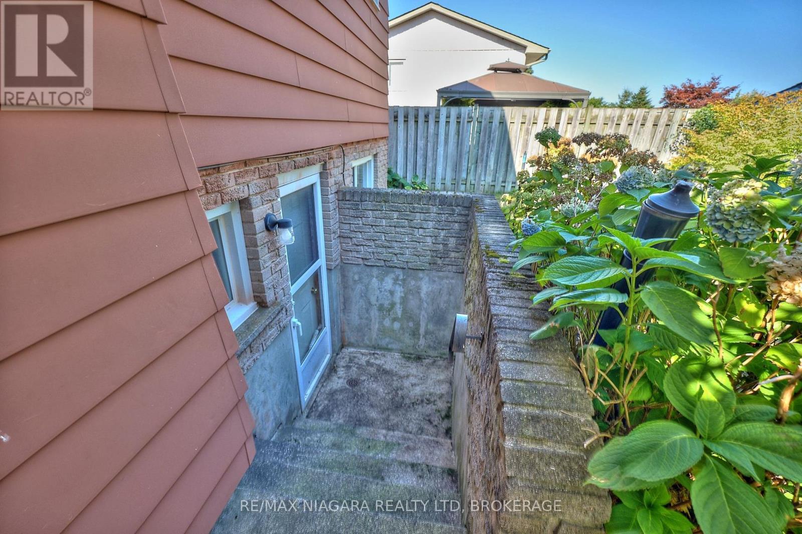 Photo 22 of 68 Acadia Crescent, St Catharines ON