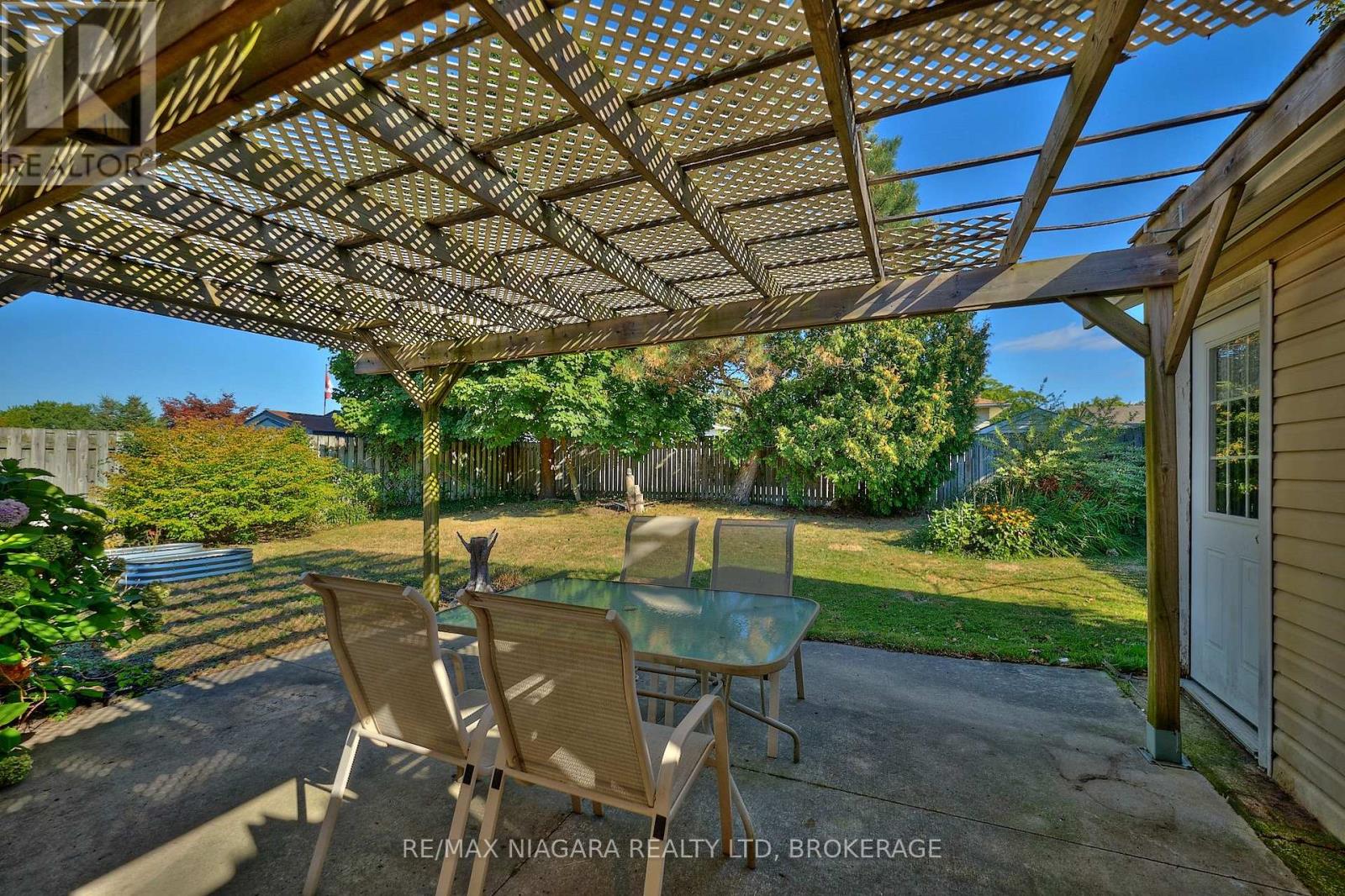 Photo 4 of 68 Acadia Crescent, St Catharines ON