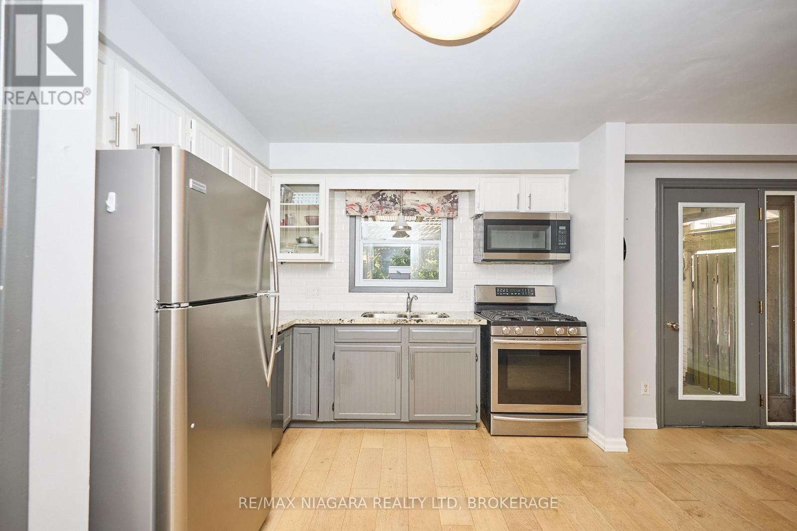 Photo 7 of 68 Acadia Crescent, St Catharines ON
