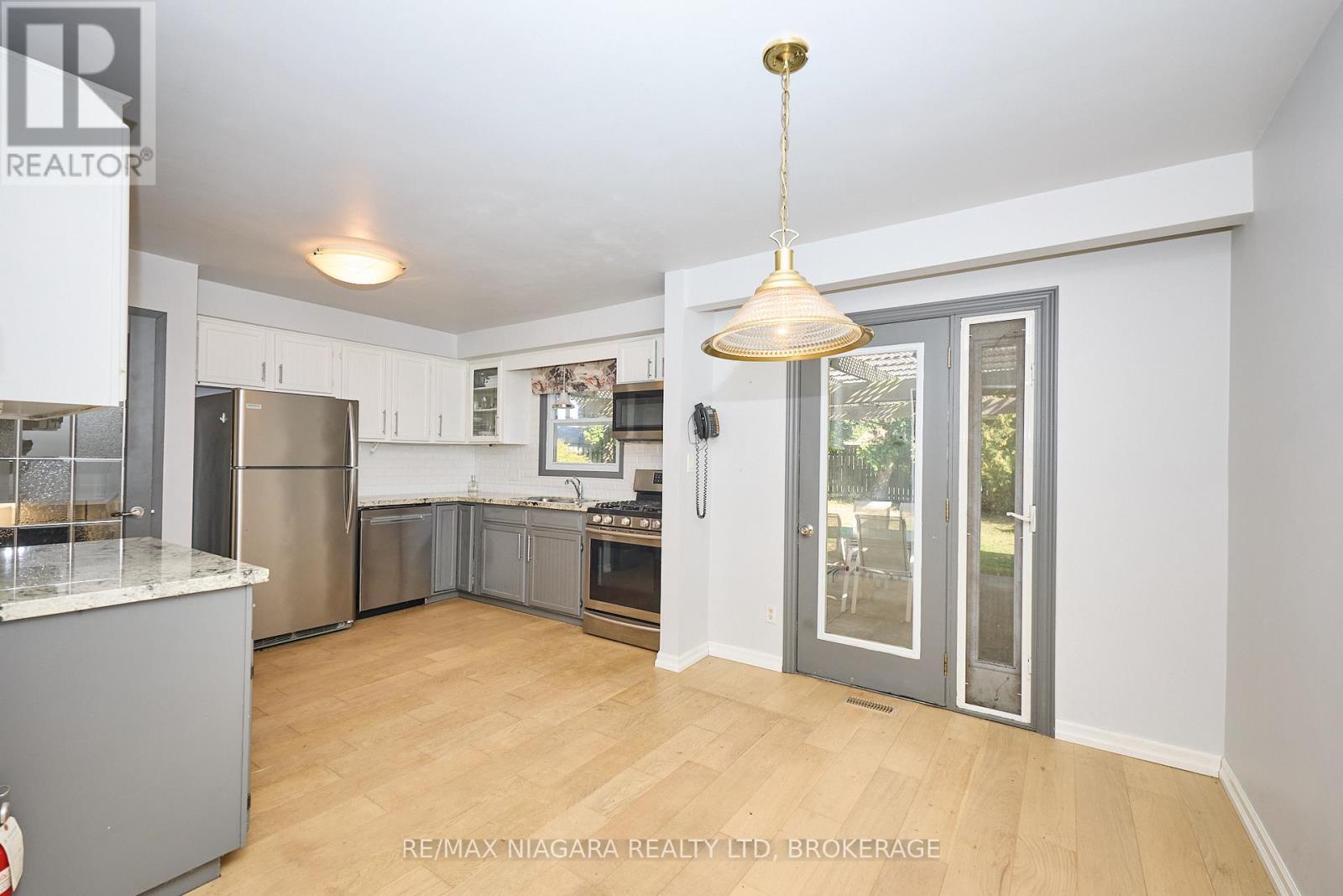 Photo 8 of 68 Acadia Crescent, St Catharines ON