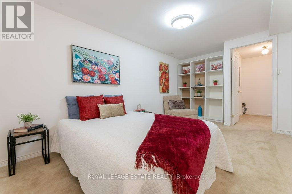 Photo 18 of 241 Rosedale Heights Drive, Vaughan ON