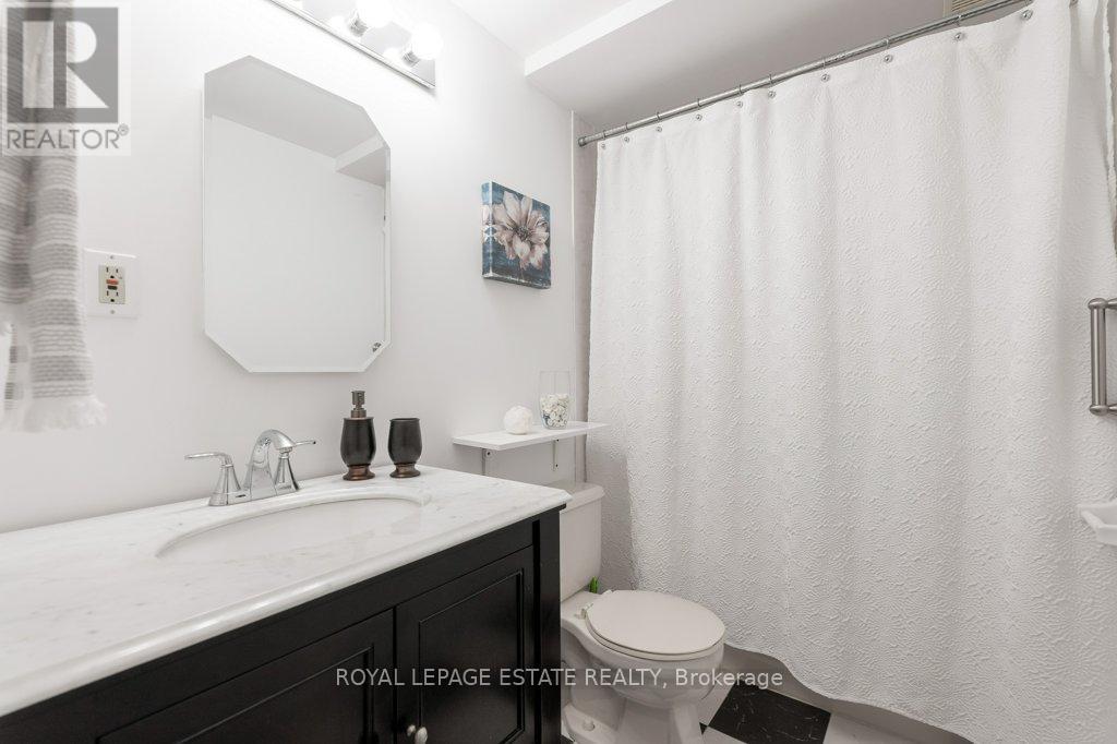 Photo 2 of 241 Rosedale Heights Drive, Vaughan ON