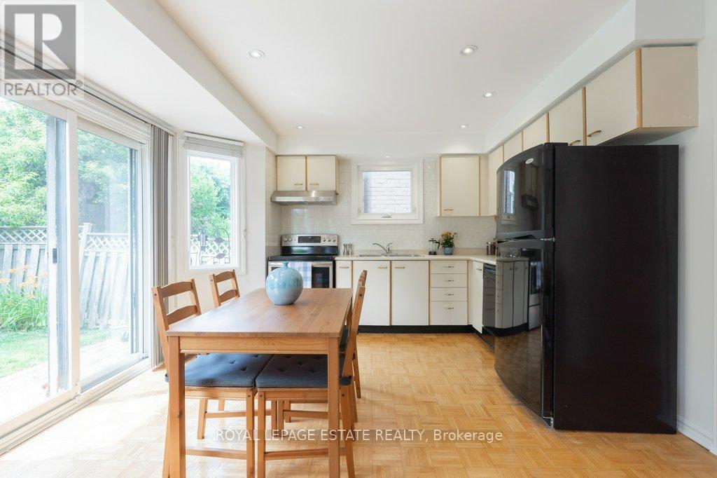 Photo 13 of 241 Rosedale Heights Drive, Vaughan ON
