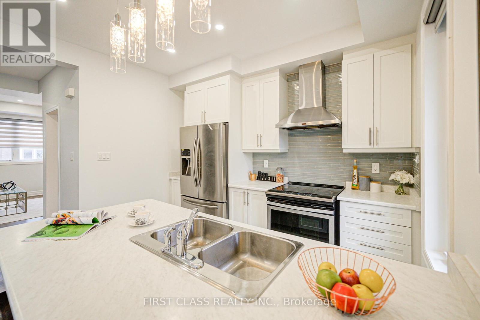 Photo 3 of 15 Thomas Swanson Street, Markham ON