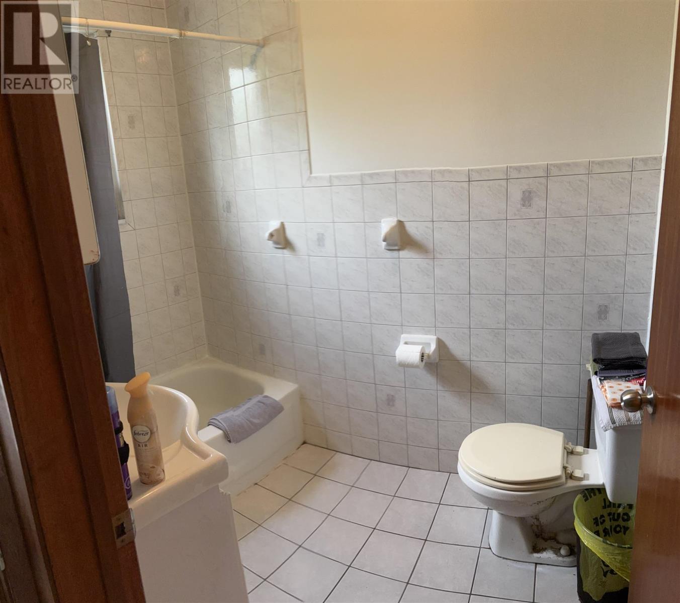 Photo 11 of 302 Sixth Ave, Sault Ste Marie ON