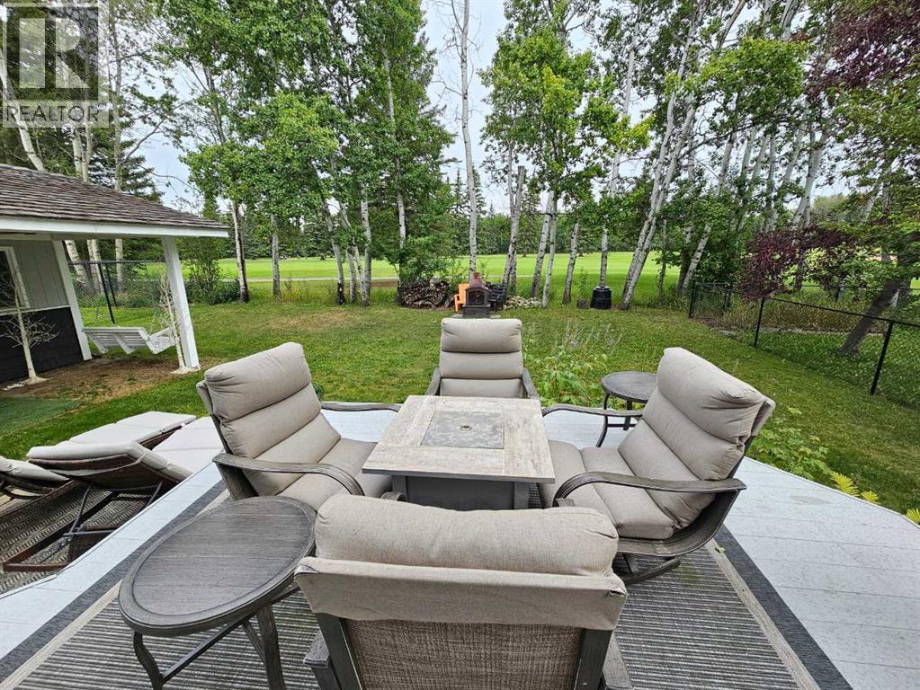 Photo 10 of 9424 Wedgewood Drive N, Wedgewood AB