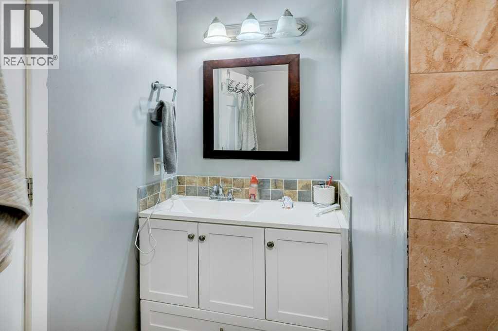 Photo 35 of 166 Tuscarora Close Nw, Calgary AB
