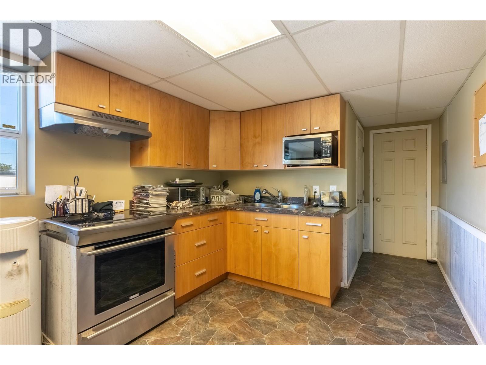 Photo 3 of 733 Tagish Street, Kamloops BC