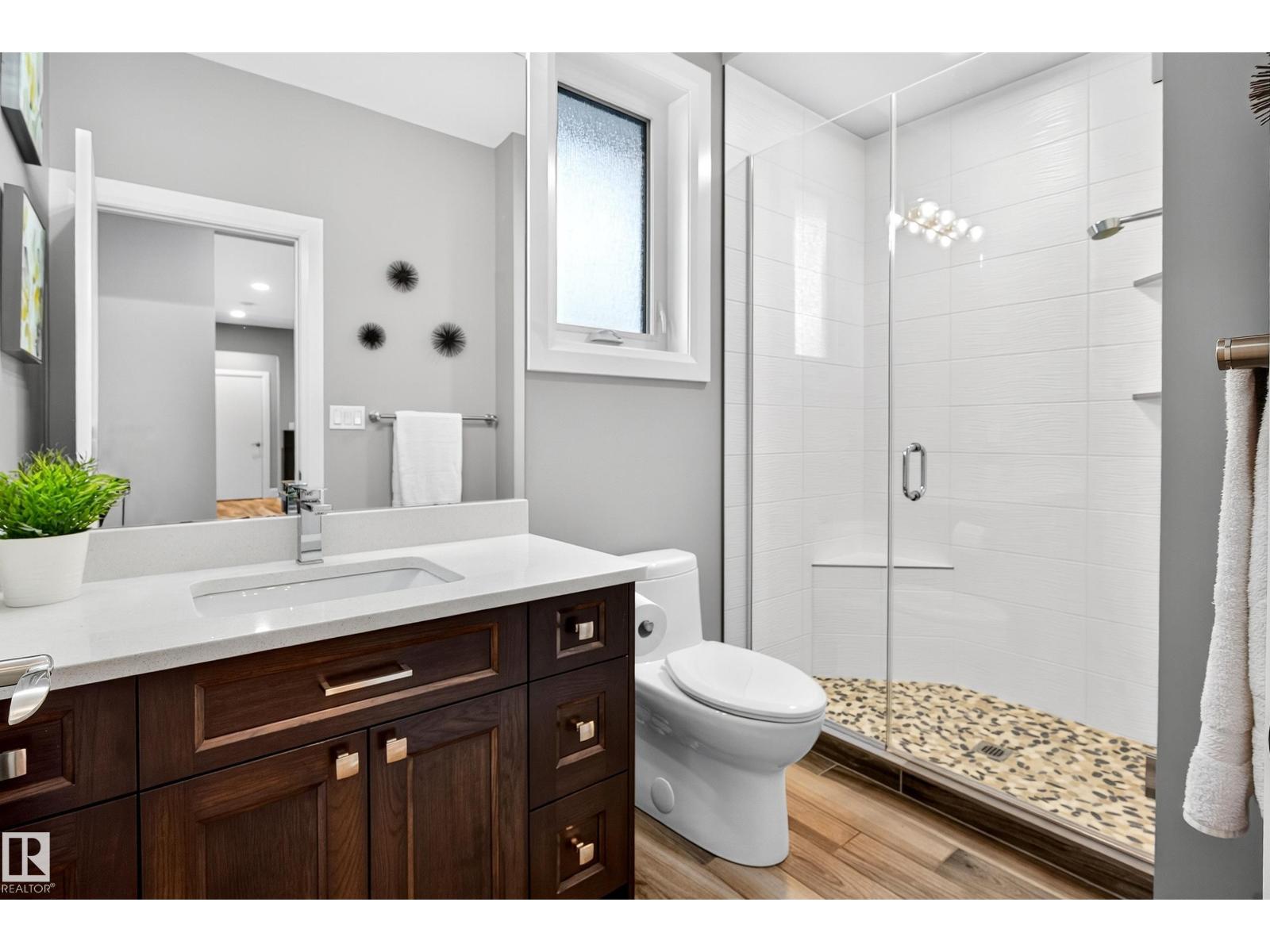 Photo 9 of 10869 74 St Nw, Edmonton AB