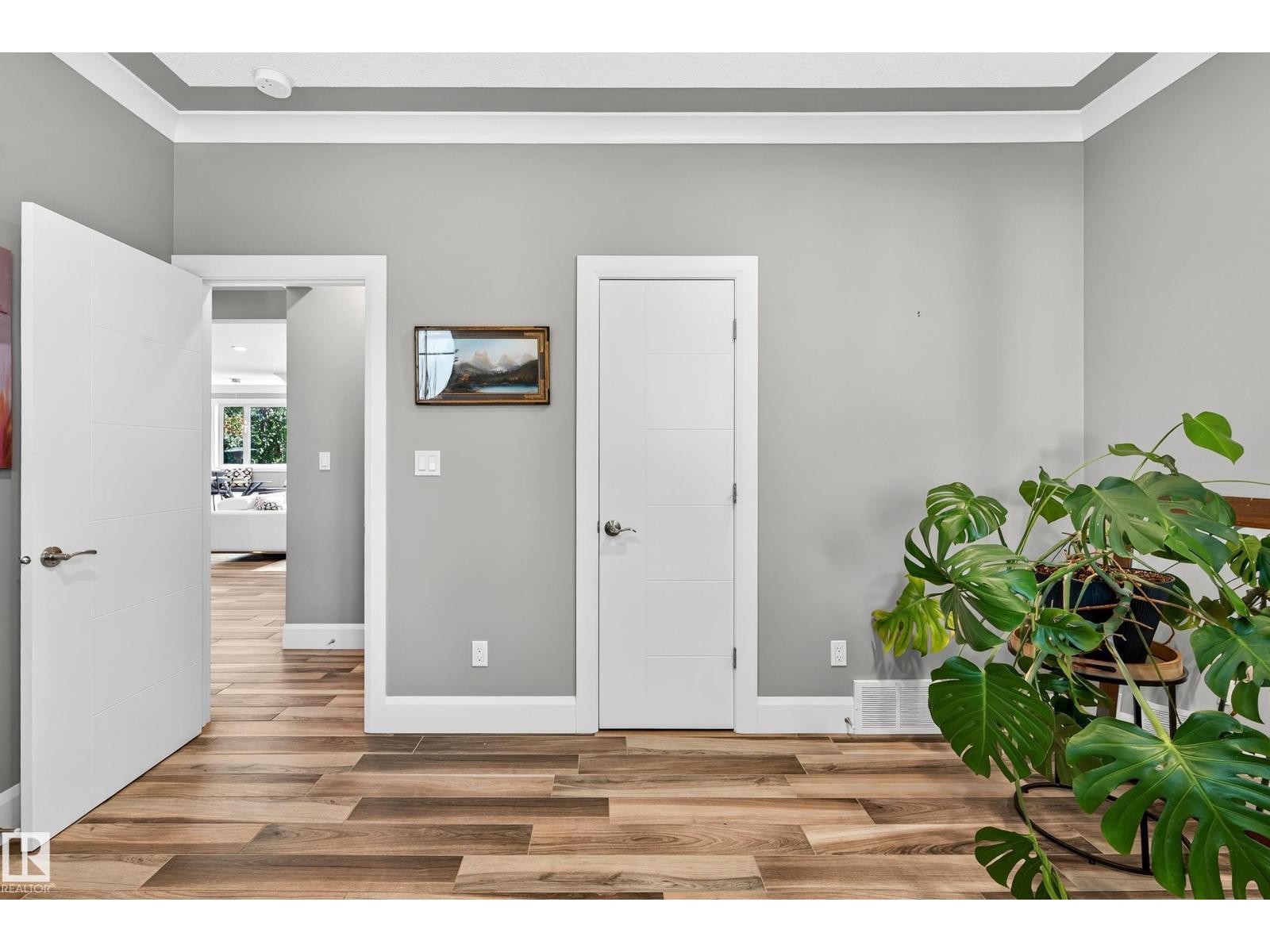 Photo 21 of 10869 74 St Nw, Edmonton AB