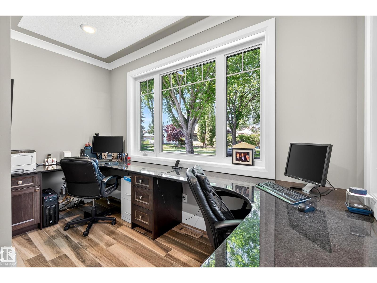 Photo 8 of 10869 74 St Nw, Edmonton AB
