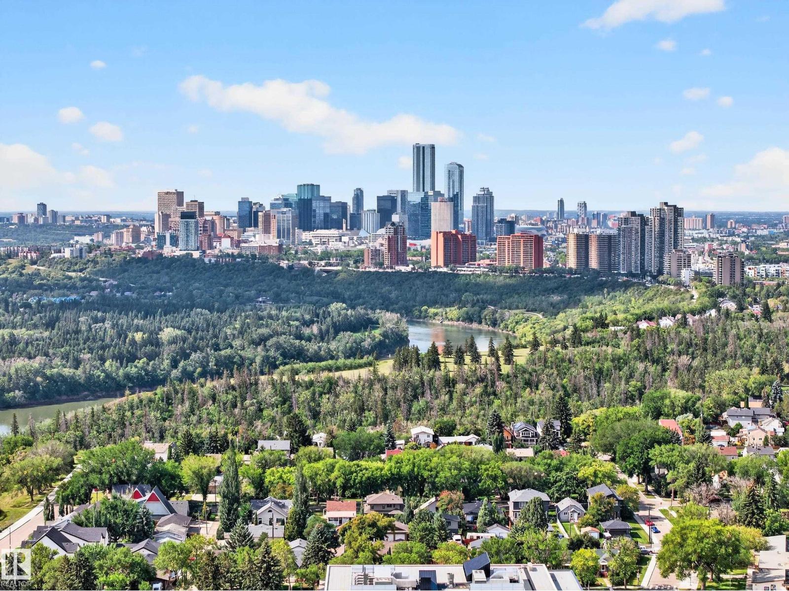 Photo 4 of 10869 74 St Nw, Edmonton AB