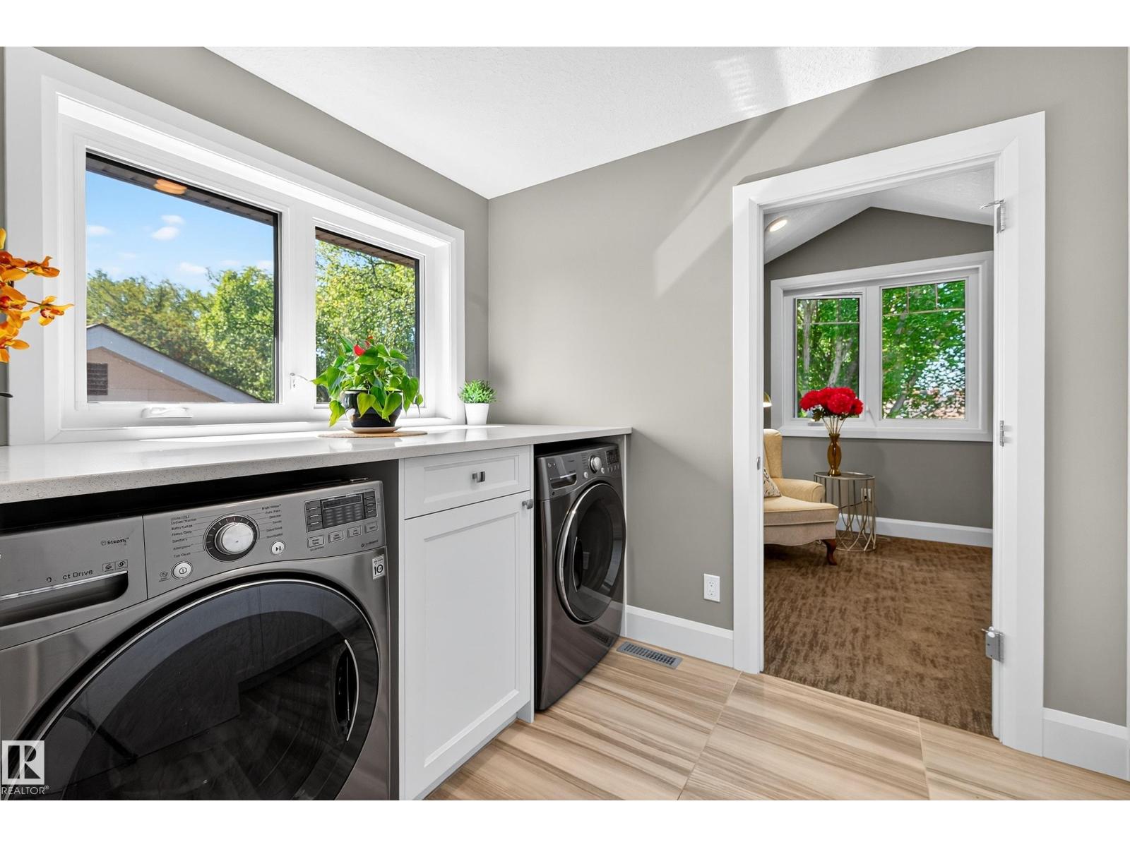 Photo 14 of 10869 74 St Nw, Edmonton AB