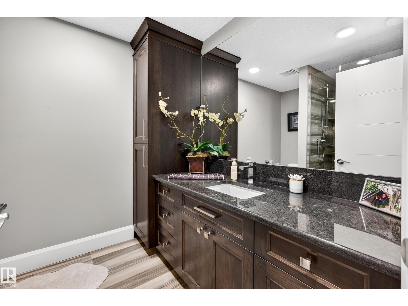 Photo 6 of 10869 74 St Nw, Edmonton AB