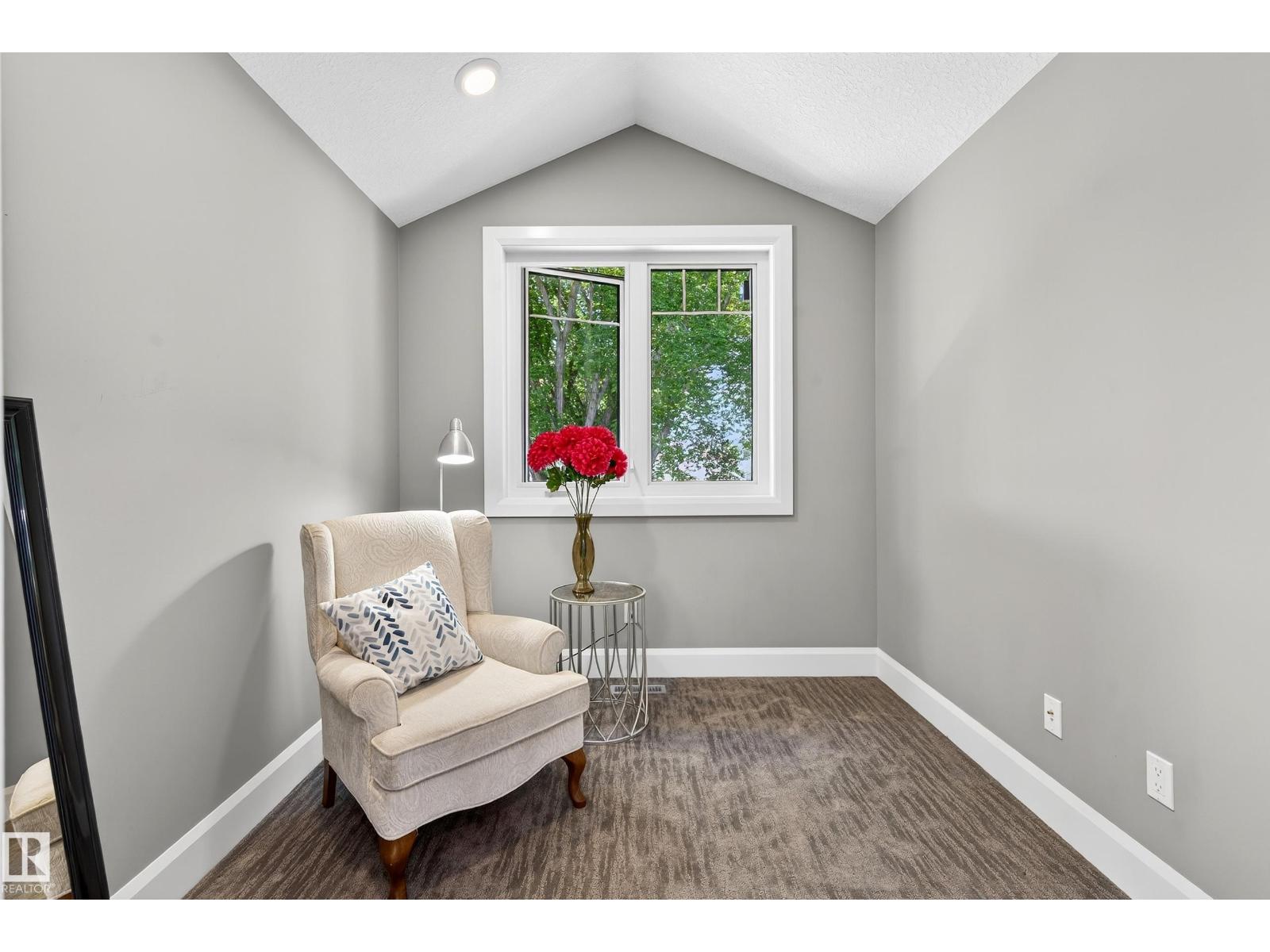 Photo 11 of 10869 74 St Nw, Edmonton AB