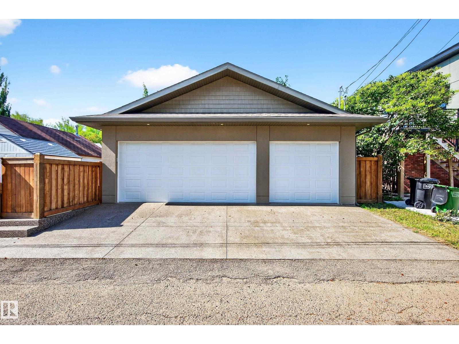 Photo 24 of 10869 74 St Nw, Edmonton AB