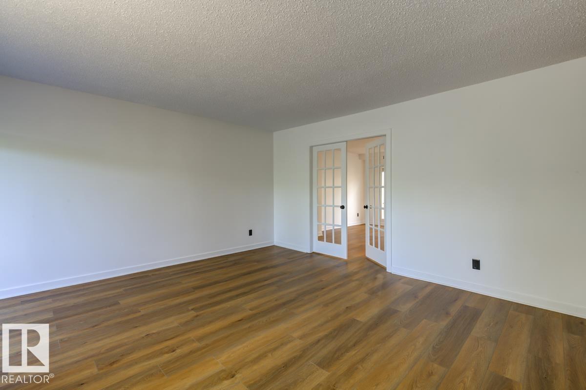 Photo 13 of 7 14820 45 Av Nw, Edmonton AB