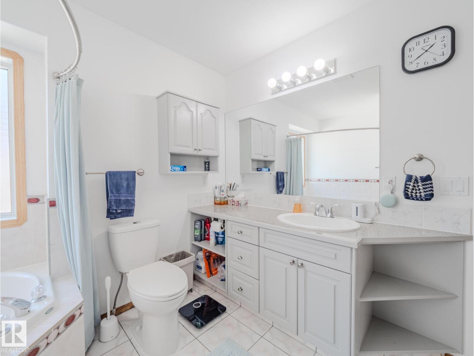 Photo 25 of 7824 165 Av Nw, Edmonton AB