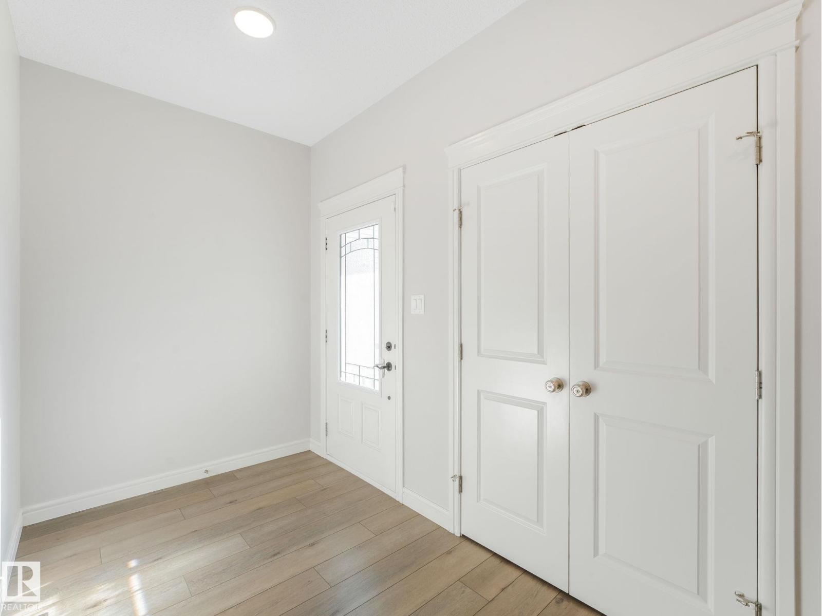Photo 2 of 9919 223 St Nw, Edmonton AB