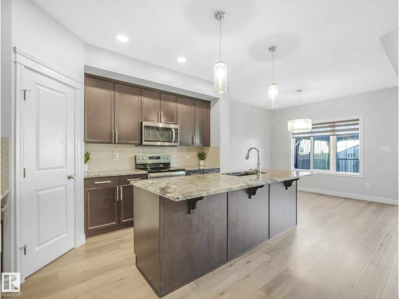 Photo 5 of 9919 223 St Nw, Edmonton AB