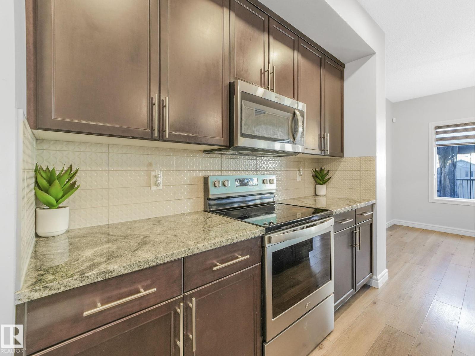 Photo 7 of 9919 223 St Nw, Edmonton AB