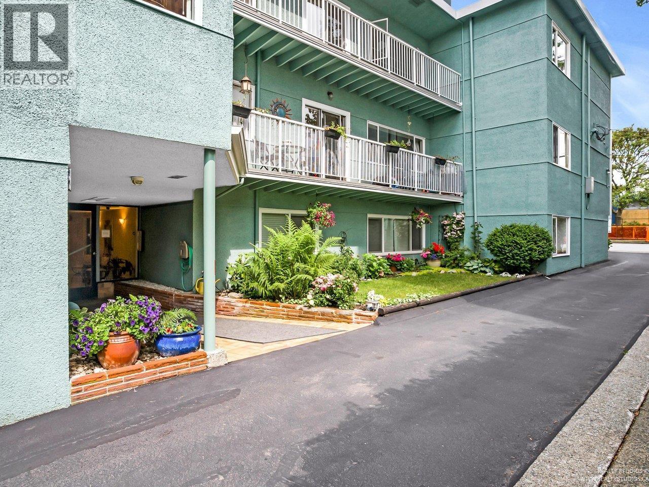 Photo 16 of 3 2146 W 43rd Avenue, Vancouver BC