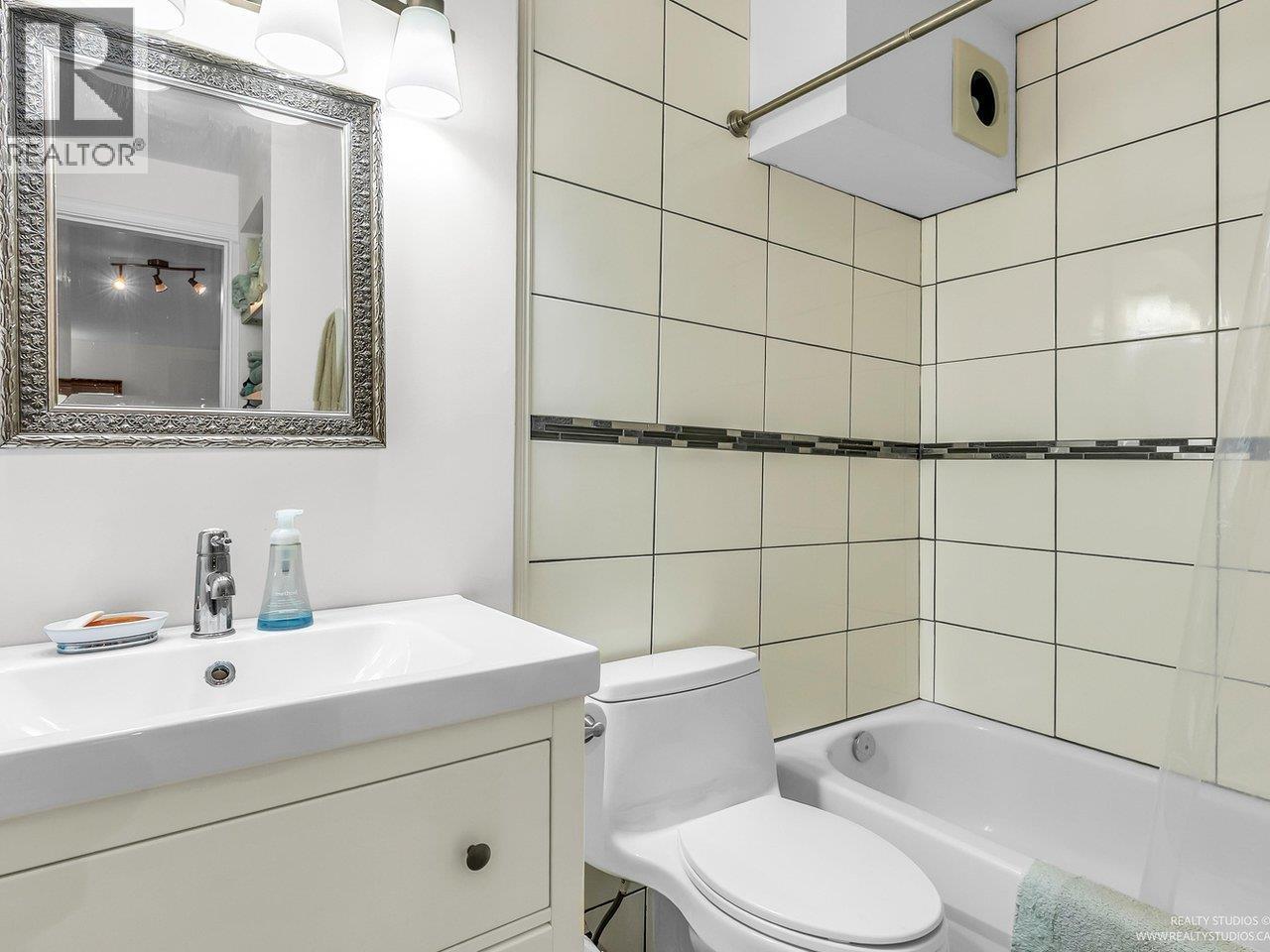 Photo 9 of 3 2146 W 43rd Avenue, Vancouver BC