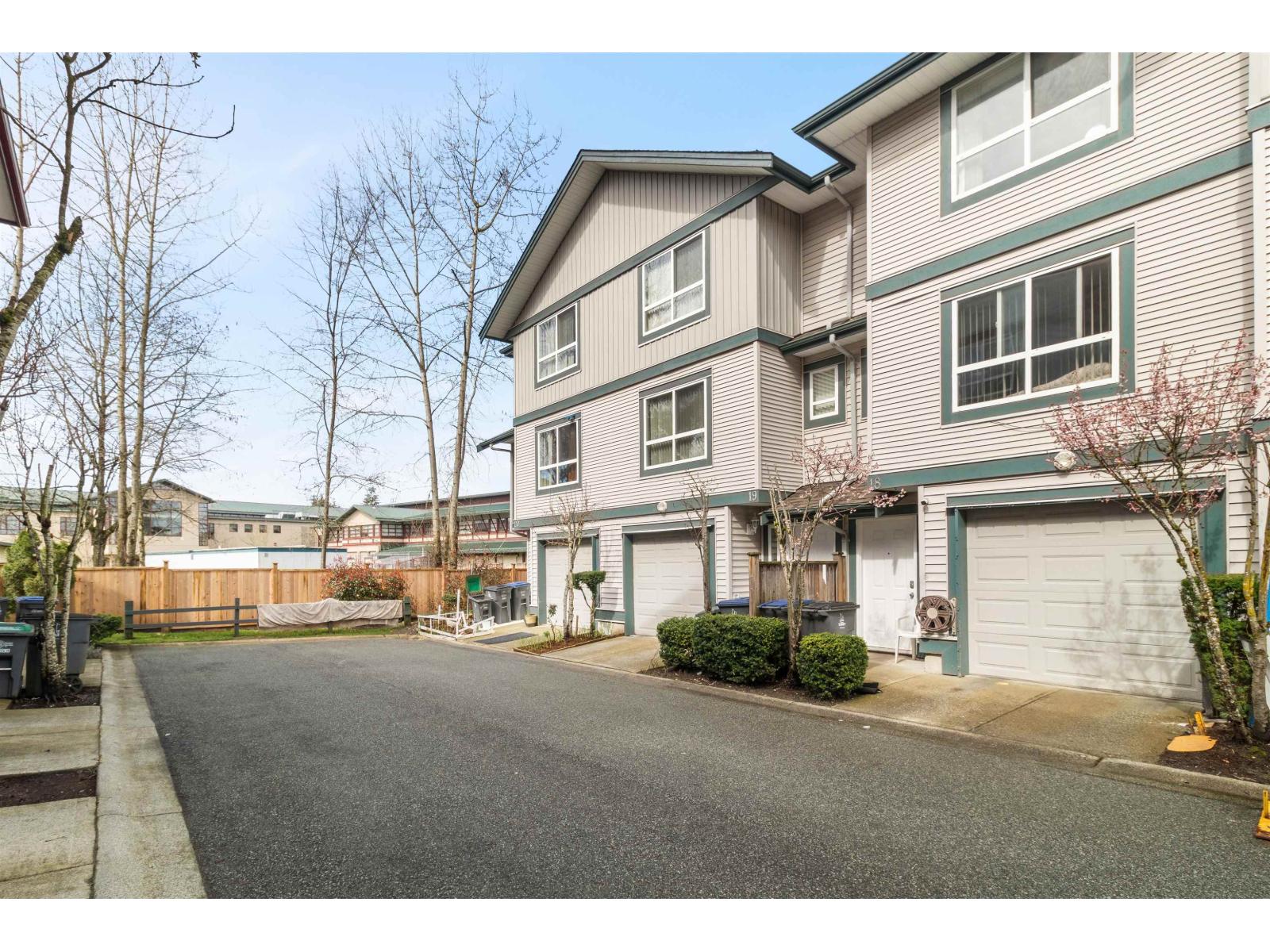 Photo 2 of 18 12730 66 Avenue, Surrey BC