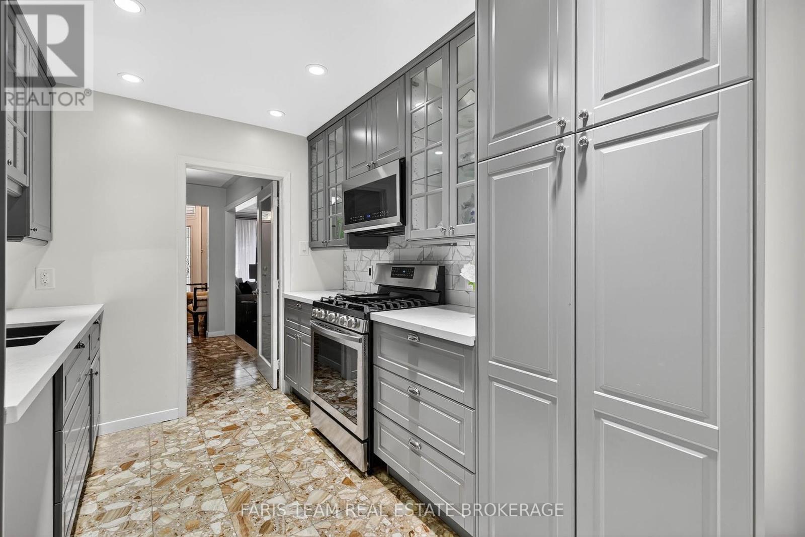 Photo 10 of 38 Collingdale Road, Toronto ON