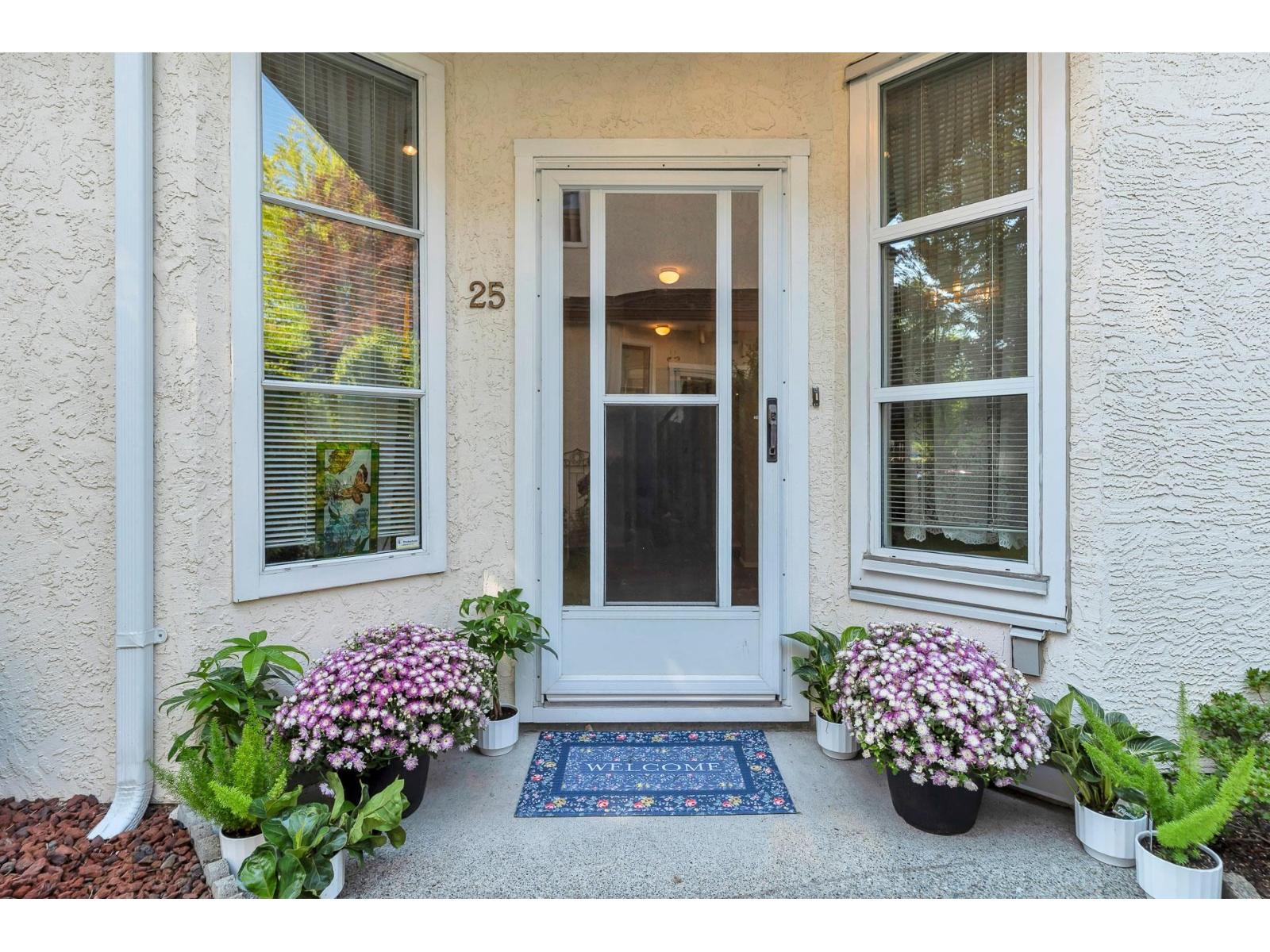 Photo 1 of 25 10038 150 Street, Surrey BC