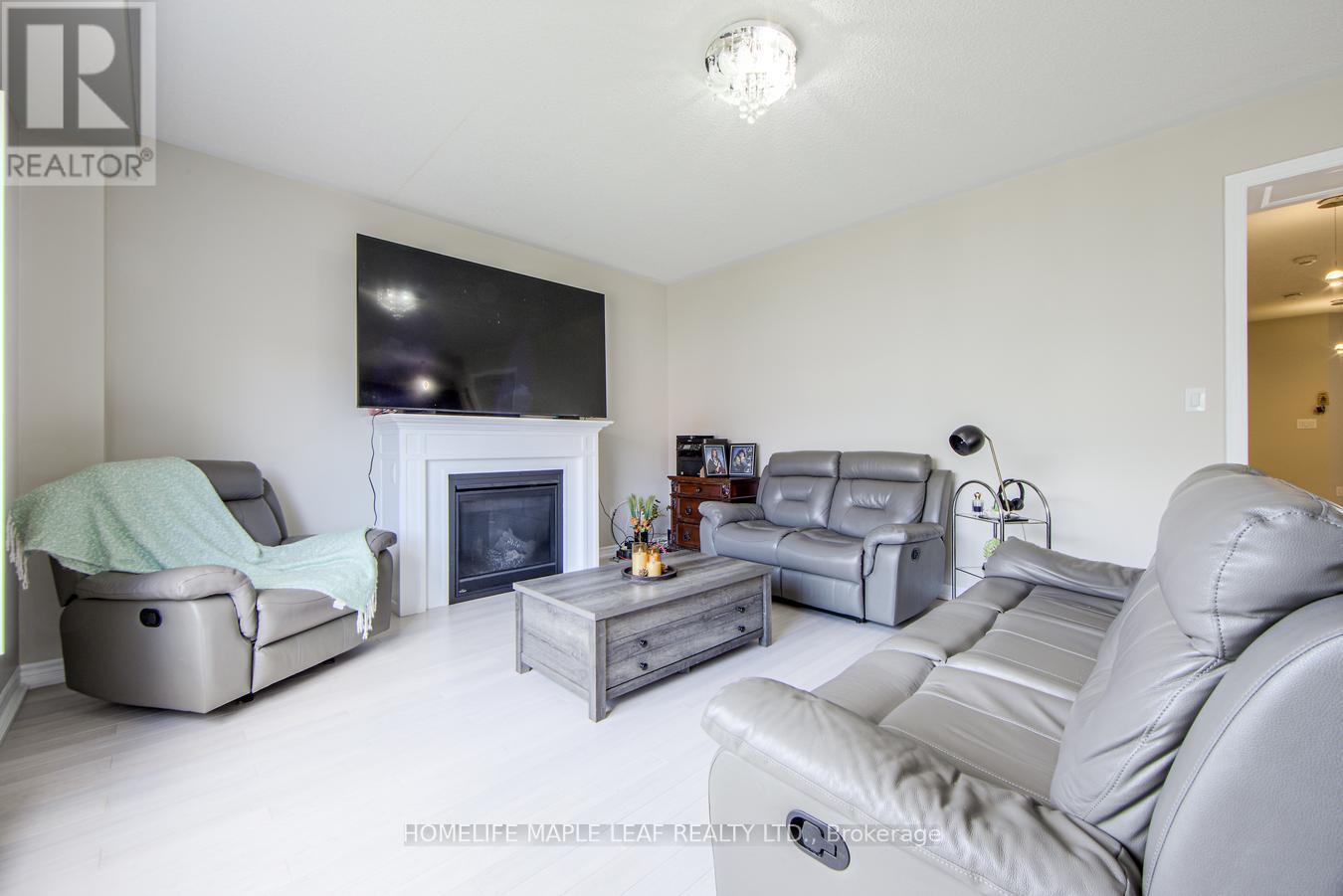 Photo 32 of 535 Wansbrough Way, Shelburne ON