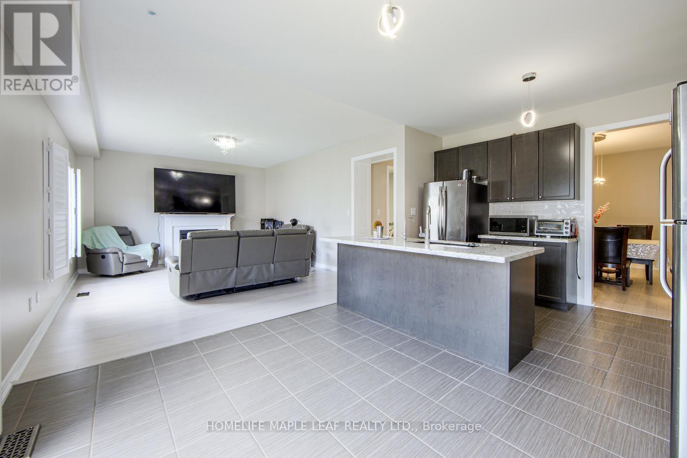 Photo 12 of 535 Wansbrough Way, Shelburne ON
