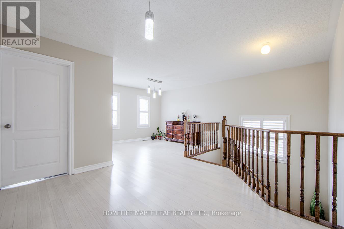 Photo 45 of 535 Wansbrough Way, Shelburne ON