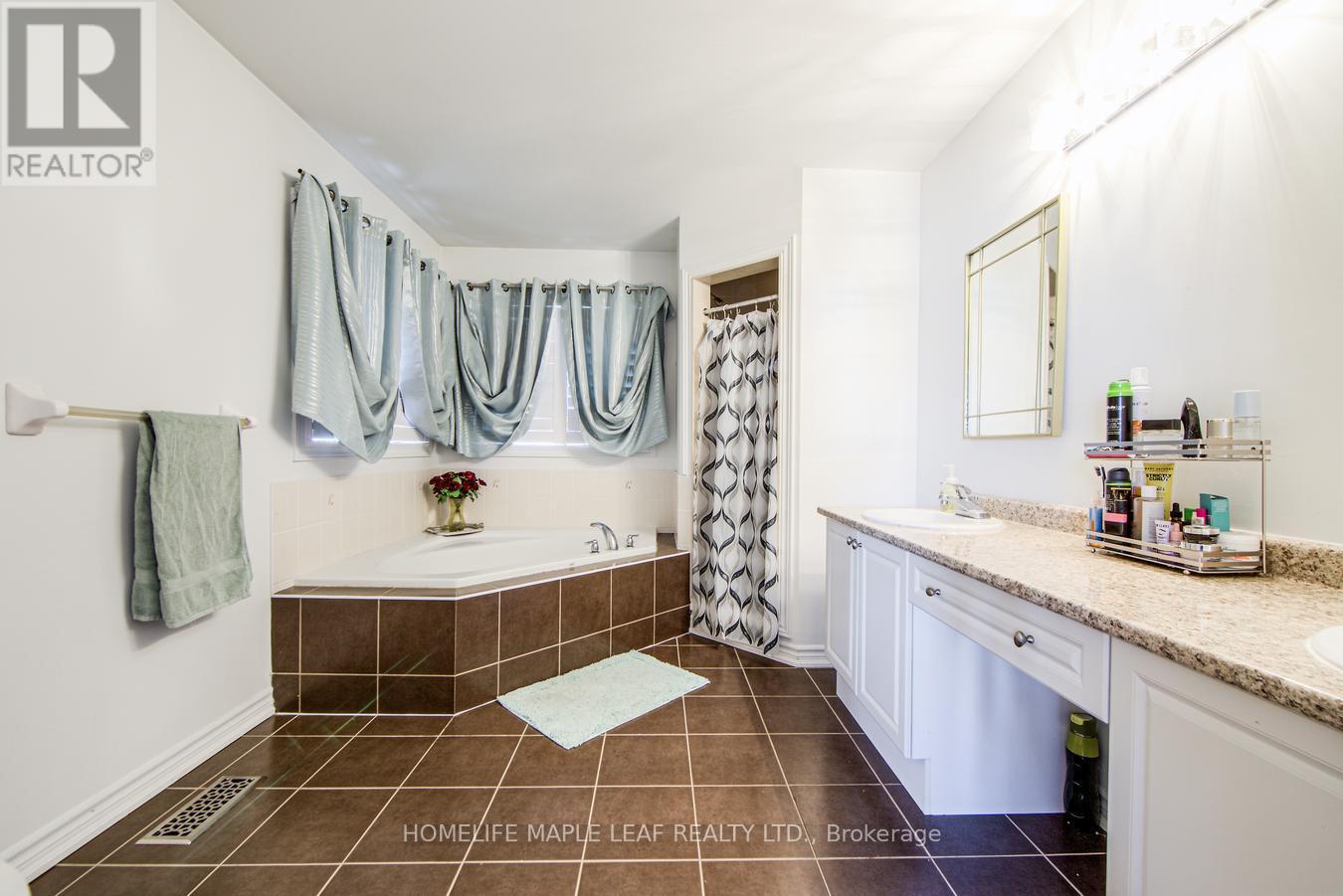 Photo 9 of 535 Wansbrough Way, Shelburne ON